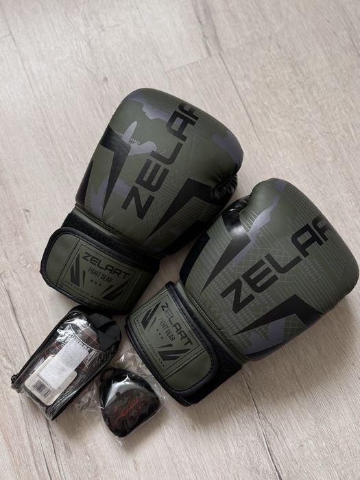 Новые перчатки , капа и бинты