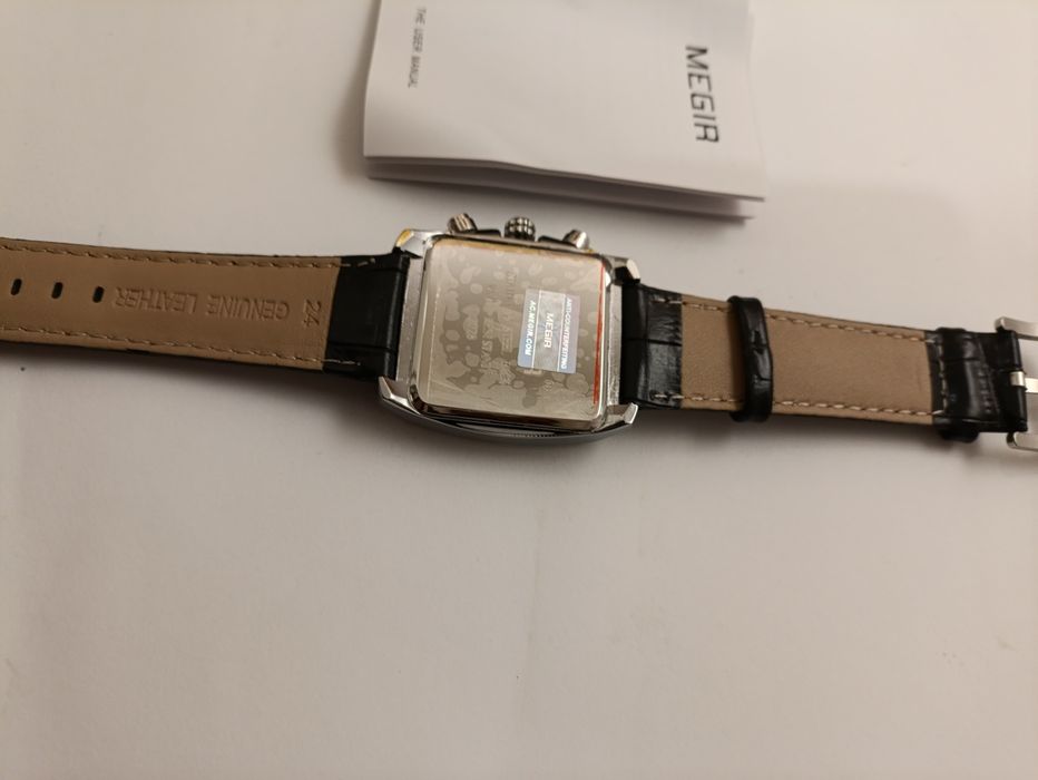 Годинник кварцовий НОВИЙ