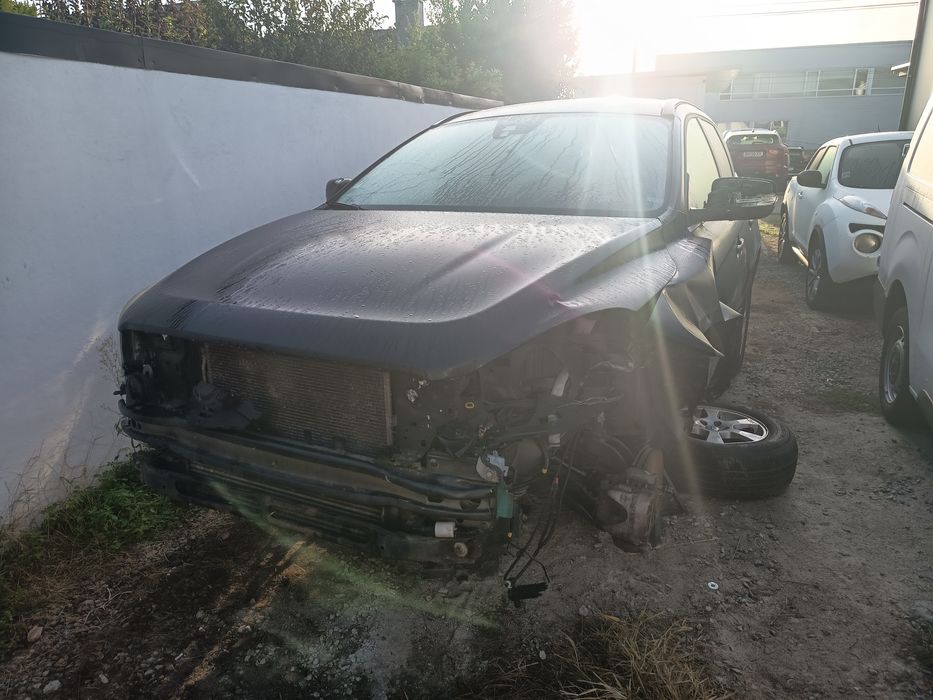 Volvo xc60 sinistrado — photo 4