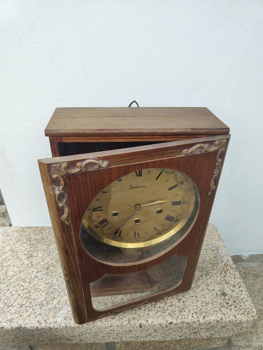 Relógio de parede marca reguladora