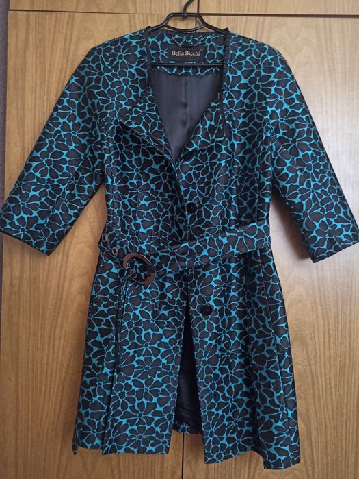 Женский стильный плащ с принтом