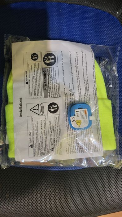 Czapka ze światełkiem, lamką LED. Latarka.