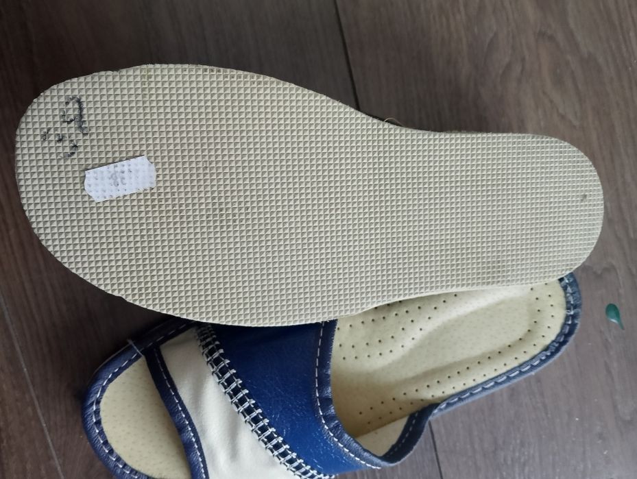 Nowe kapcie domowe 38