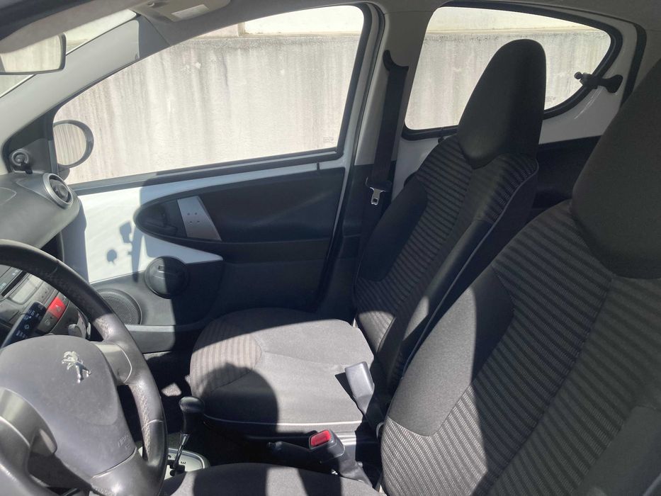 Peugeot 107 Automático 2014 – 5 portas – Gasolina – Manutenção completa