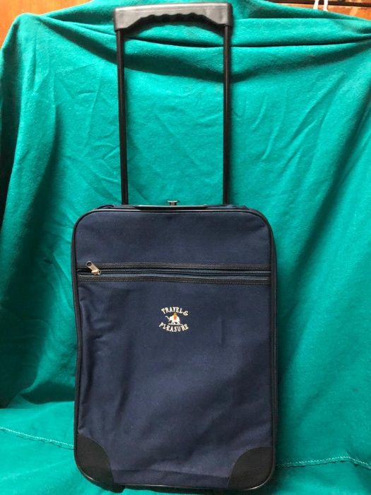 Trolley azul + necessaire da Travel & Pleasure