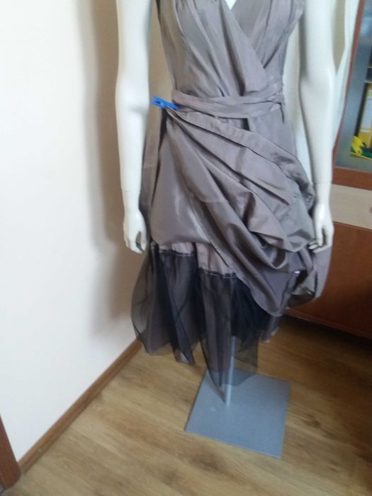 Sukienka z mieniącej się tafty GEORGE