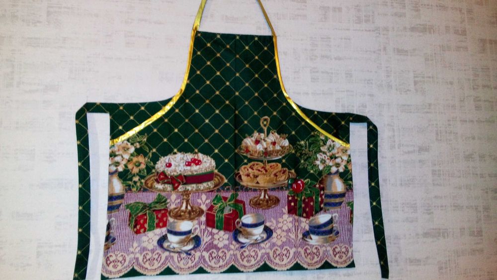 фартук новый, стильный и две прихватки.