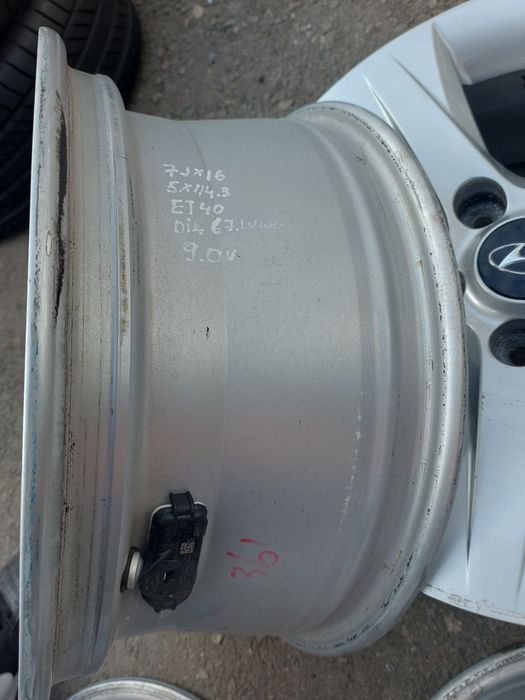 R16  5×114.3  ET 40  диски титани R16