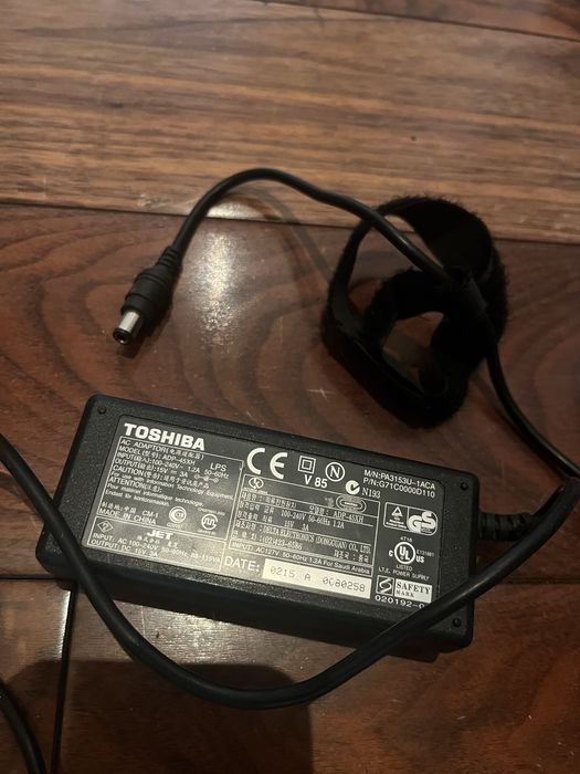 блок живлення Toshiba (модель ADP-45XH)