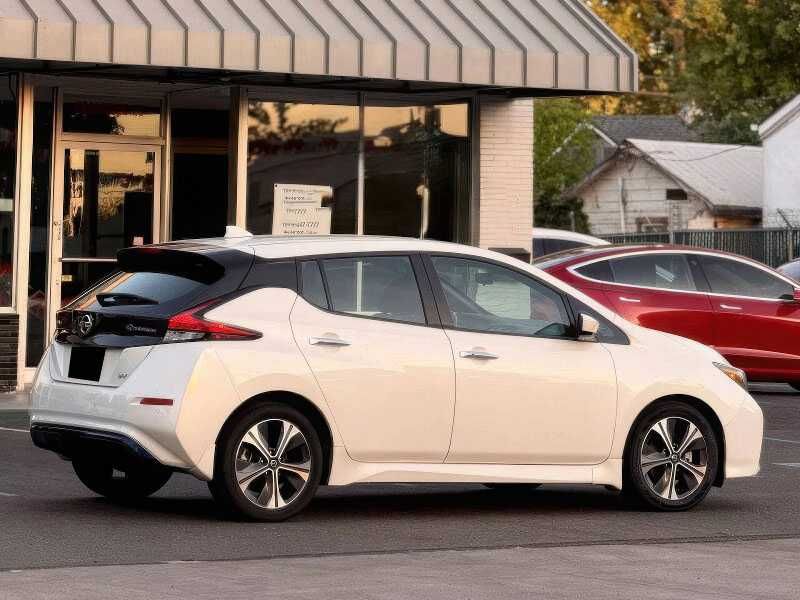 2022 Nissan LEAF SV