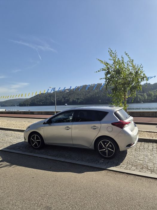 Toyota Auris 1.8HSD 8500kms!
