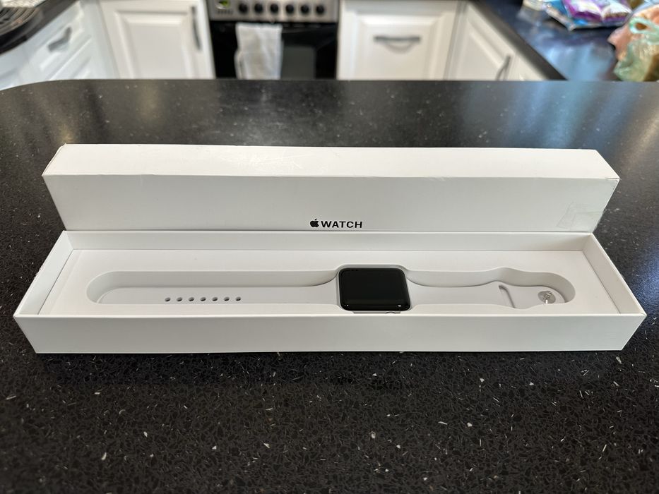 Продам Apple Watch 3 38mm Silver Aluminium
