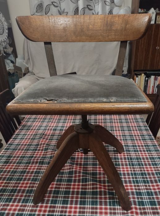 Dębowy fotel obrotowy