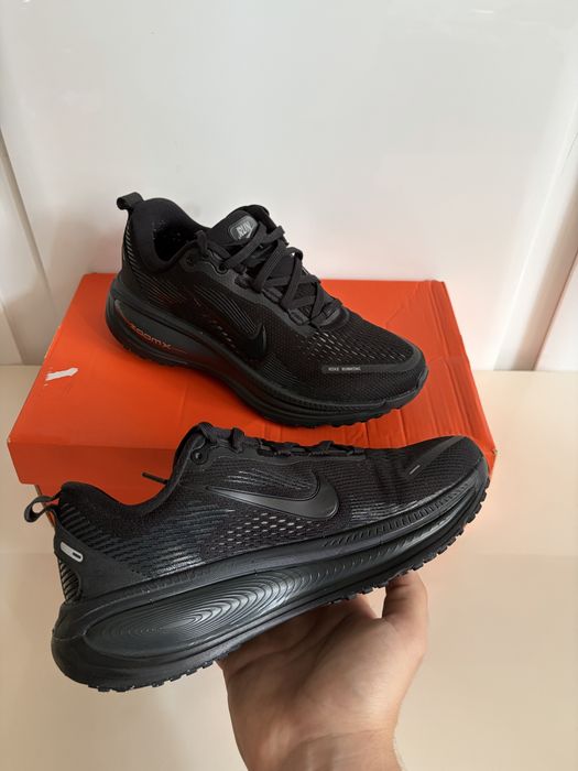 W NIKE VOMERO 18 czarne jak nowe oryginalne