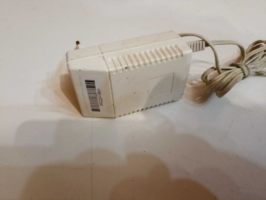 Zasilacz ( Ładowarka )  do wkrętarek  z  bat 20V Lux Tools