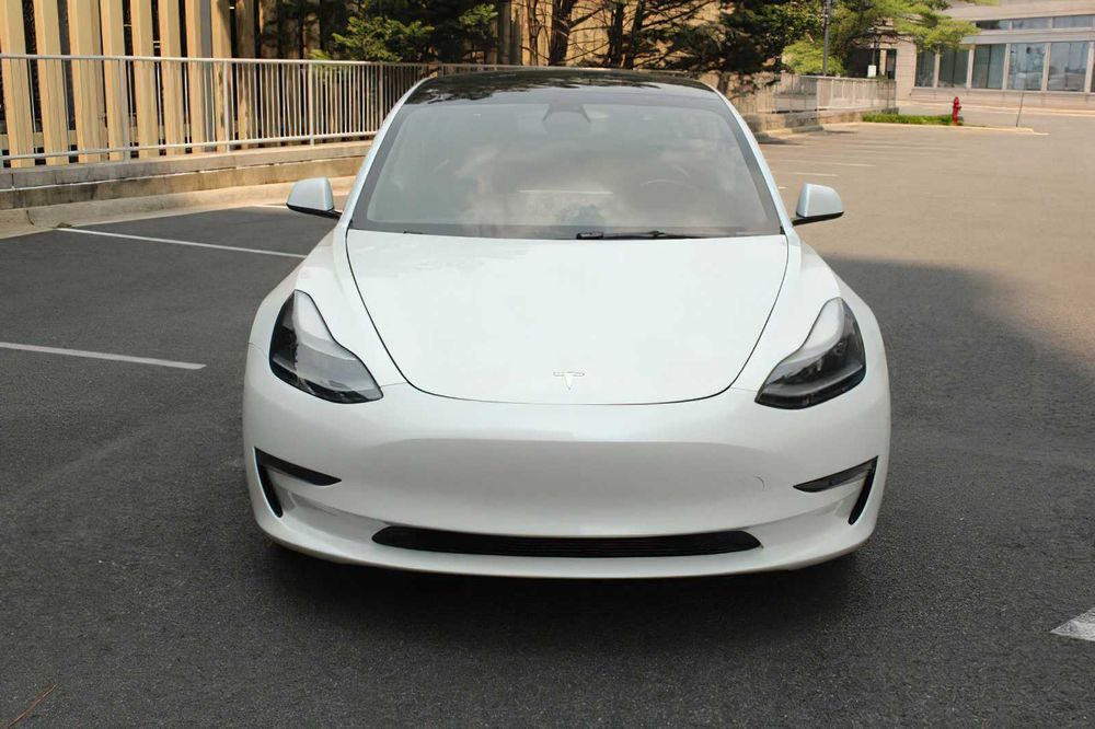 Tesla Model 3      2023