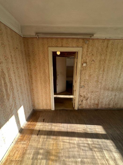 Однакомнатная Пр. Воскресенський 32 срочно продам