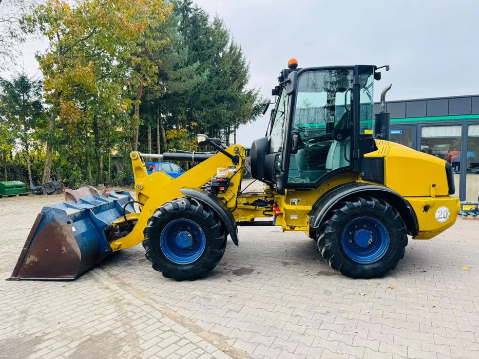 Caterpillar 908H  Ładowarka przegubowa CAT 908H, 2011 rok, łyżka i widły, 7140 mtg