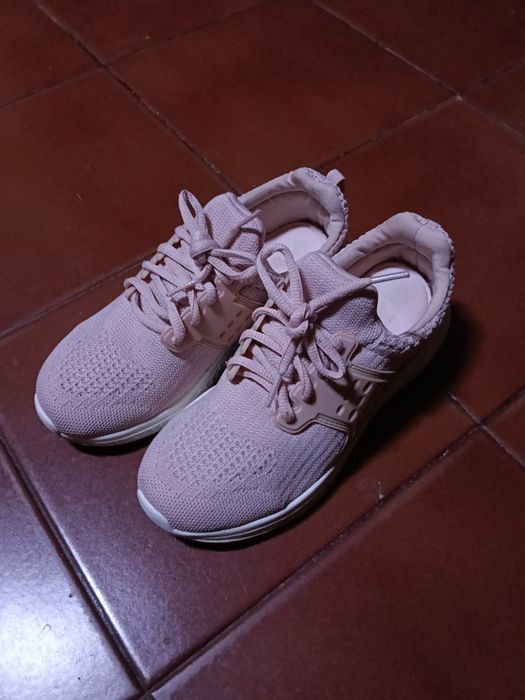 2 pares de sapatilhas de tecido rosa e cinzento