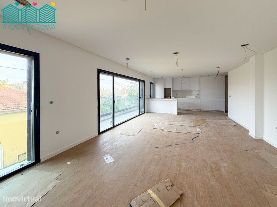 Apartamento T3 com Lugares de Garagem em Esgueira