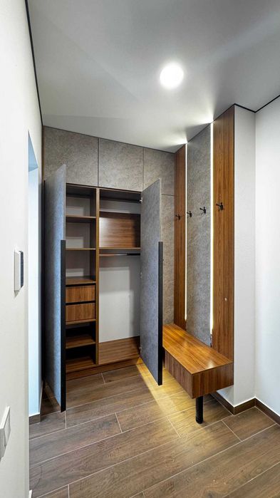 Продаж двоповерхового будинку з сучасним проектом ремонтом та меблями