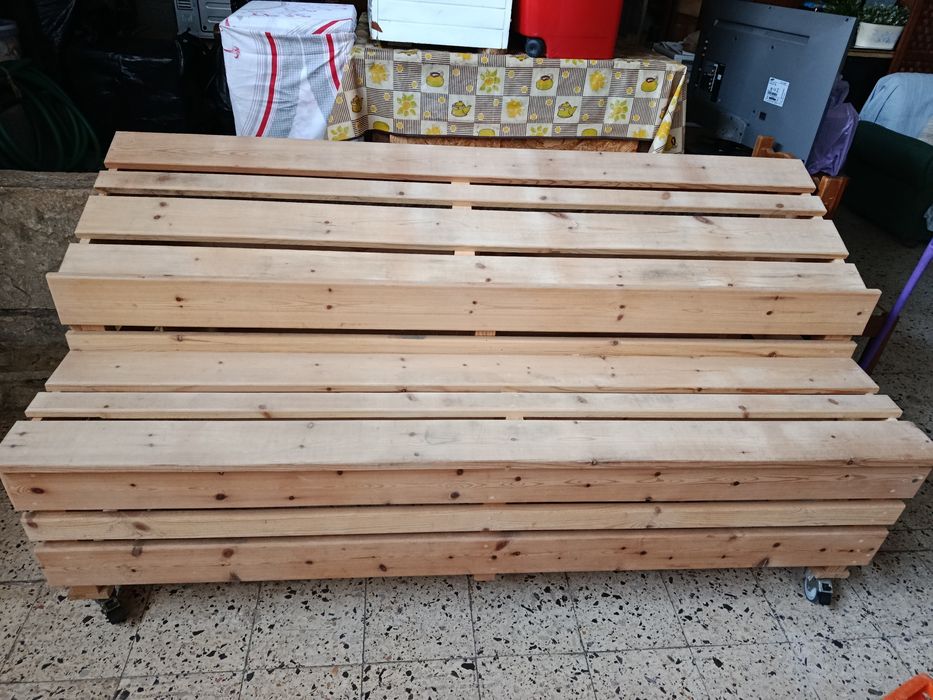 Vendo expositor/carrinho em madeira (recheio de mercearia)