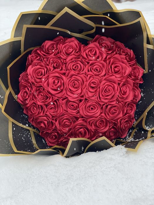 Букет з атласної троянди