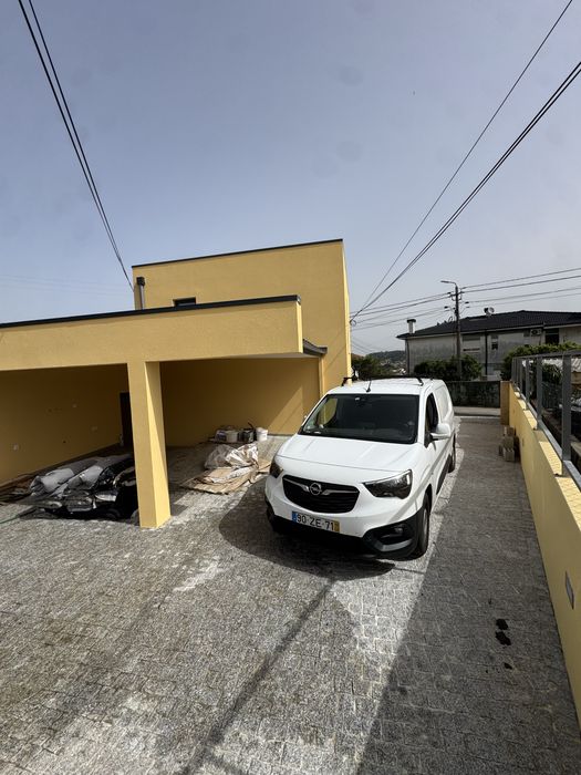 Excelente moradia V2 com possibilidade de passar a V3 SANTO TIRSO