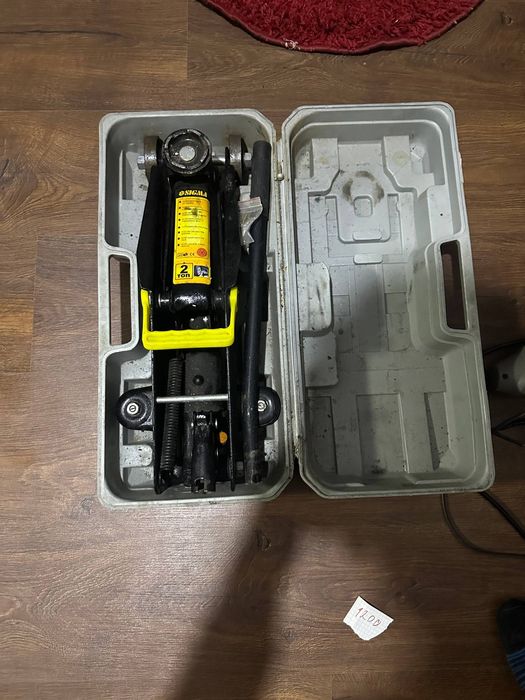 Домкрат машинний