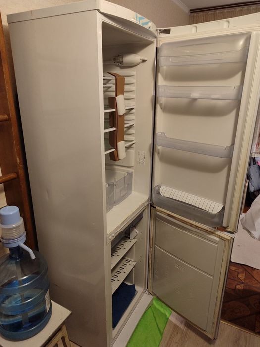 Холодильник INDESIT