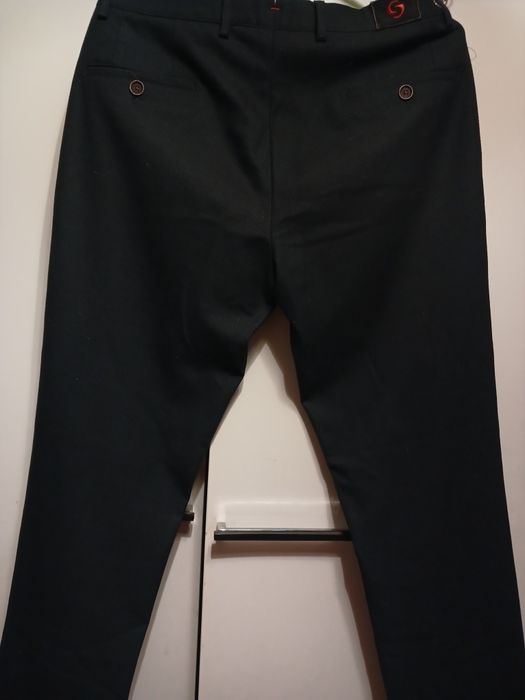 Продам новые мужские брюки size 44.