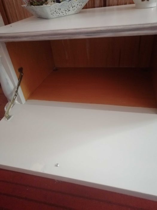 Винтажная румынская тумбочка