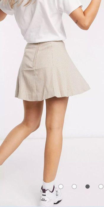 Міні-спідниця бренду Monki