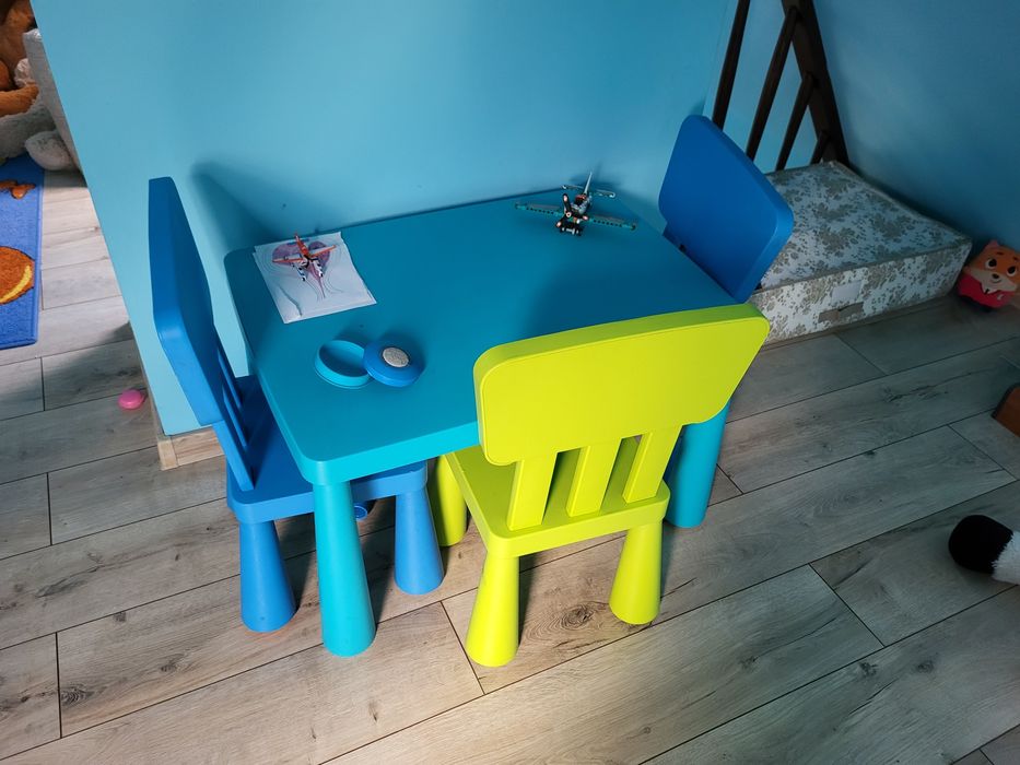 Mamut Ikea stolik i 3 krzesła i taborety i lampa