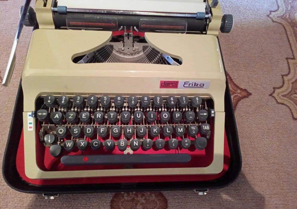 maszyna do pisania. Model Daro Erica