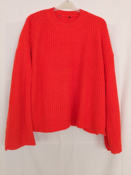 Sweter ,grubej prożkowanej dzianiny roz uniwersalny