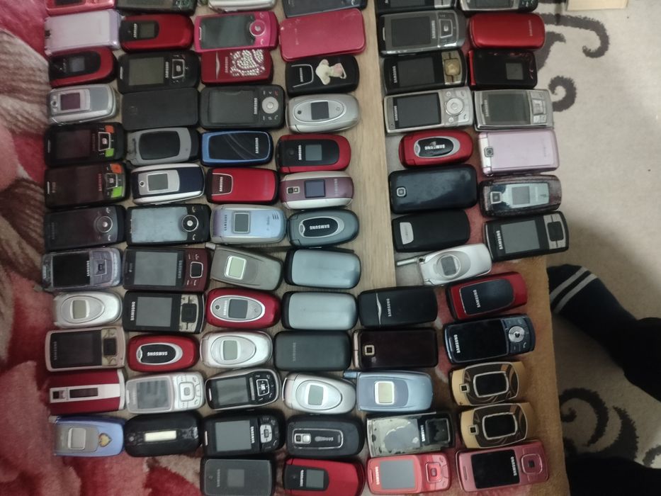 Продам лот мобільних телефонів SAMSUNG
