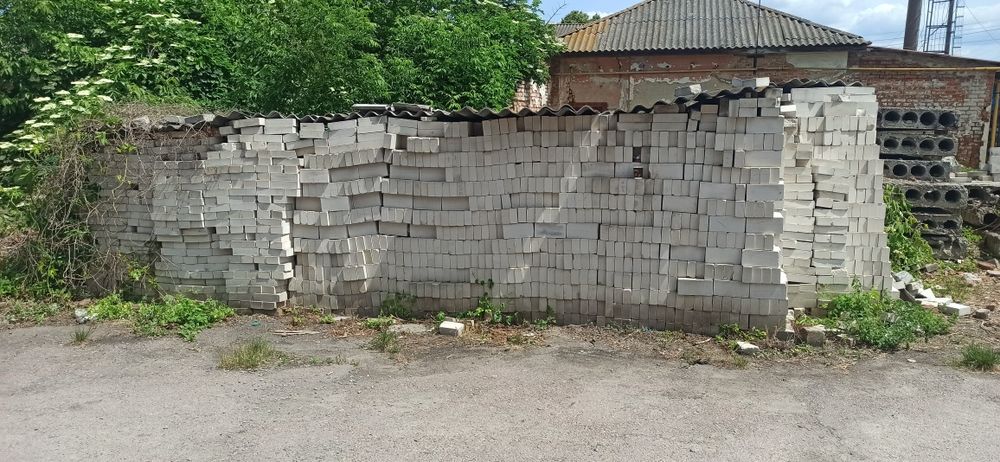 Цегла силікатна біла / червона