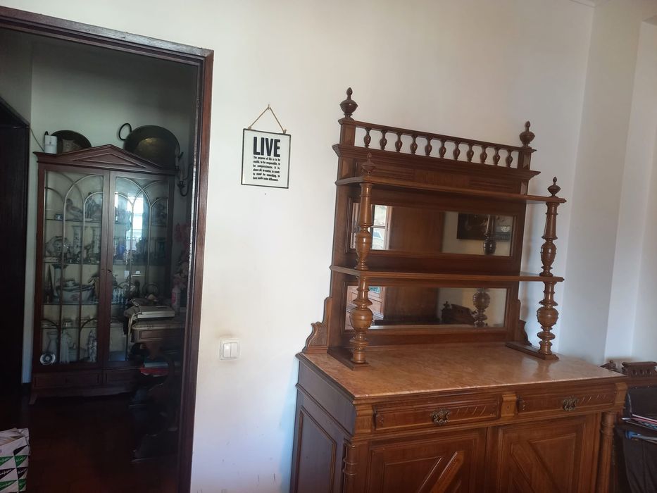 Vendo 2 Aparadores grandes, antigos
