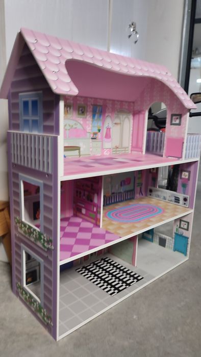 Casa miniatura de madeira