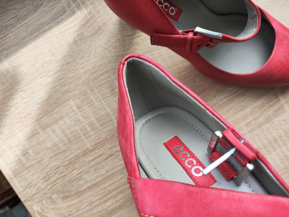 Продам жіночі туфлі ecco