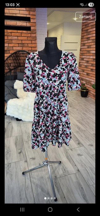 Kolorowa sukienka z krótkim rękawem