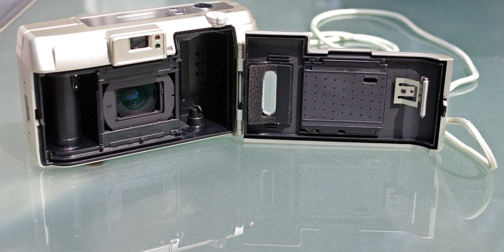 Nikon Lite Touch Zoom 110s aparat analogowy