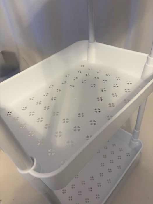 Regał łazienkowy biały.