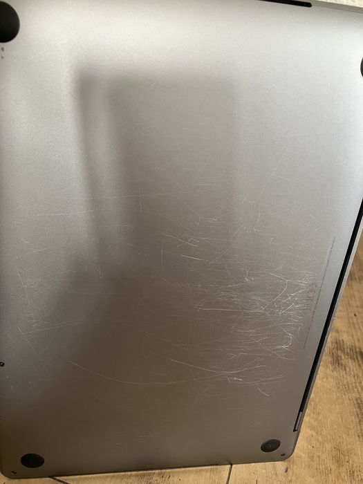 MacBook Pro 2019 13’’ Intel i7 touch bar 16GB RAM 1TB SSD