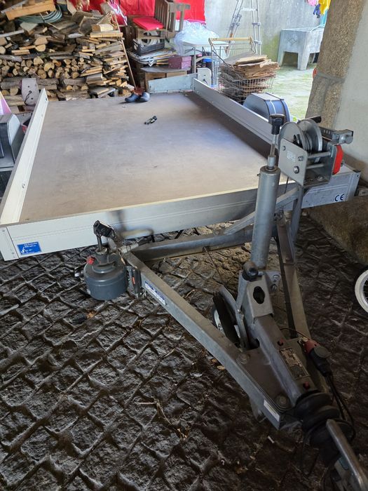 Atrelado basculante 1800kg