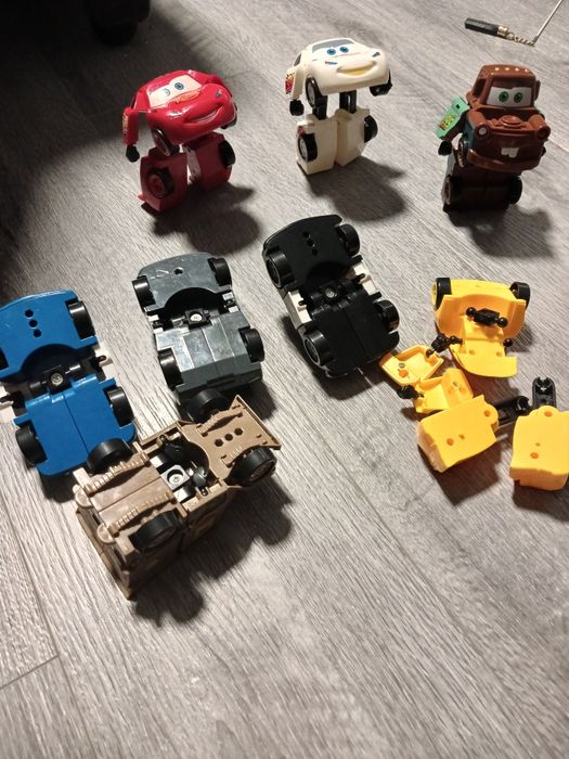 Набір машинки трансформер Тачки, молнія Маквін