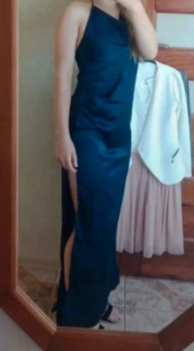 Sukienka długa z rozcięciem