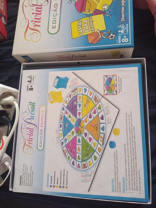 Jogo de Mesa Trivial Pursuit Edição Família
