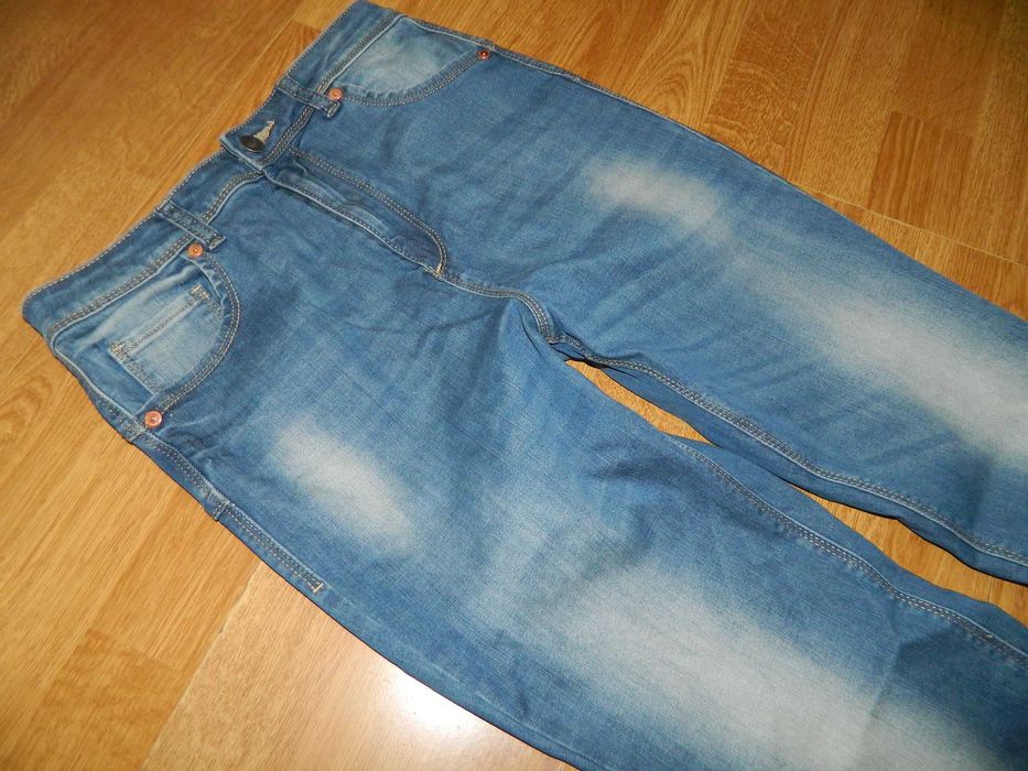 United colors of Benetton jeansy roz 28